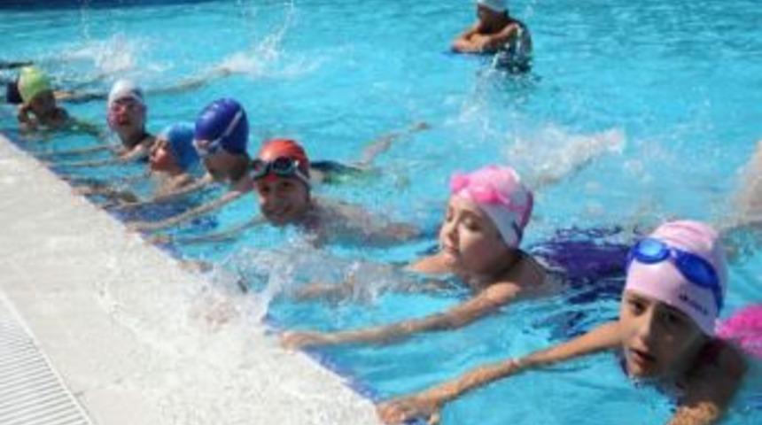 Y&uuml;zme Okulu Sertifikaları Verildi