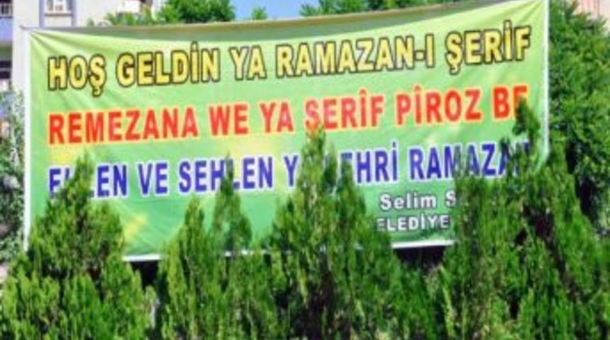 Siirt'te &Uuml;&ccedil; Dilde Ramazan Afişi