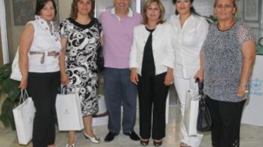 Cumhuriyet Halk Partisi (chp) Konak İl&ccedil;e Kadın Kolları Başkanı N&uuml;ket Akyıldız'a Makamında Ziyaret Ettikleri Konak Belediye Başkanı Dr. Hakan Tartan'dan Tam Destek Geldi