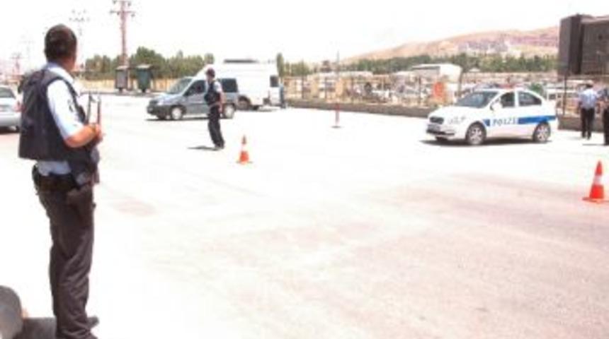 Van&rsquo;da Ş&uuml;pheli &Ccedil;anta Polisi Alarma Ge&ccedil;irdi