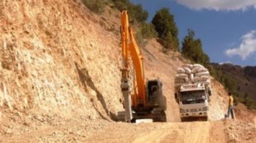 Sason’a Bağlı 25 Köyde Yol Yapım Çalışmaları