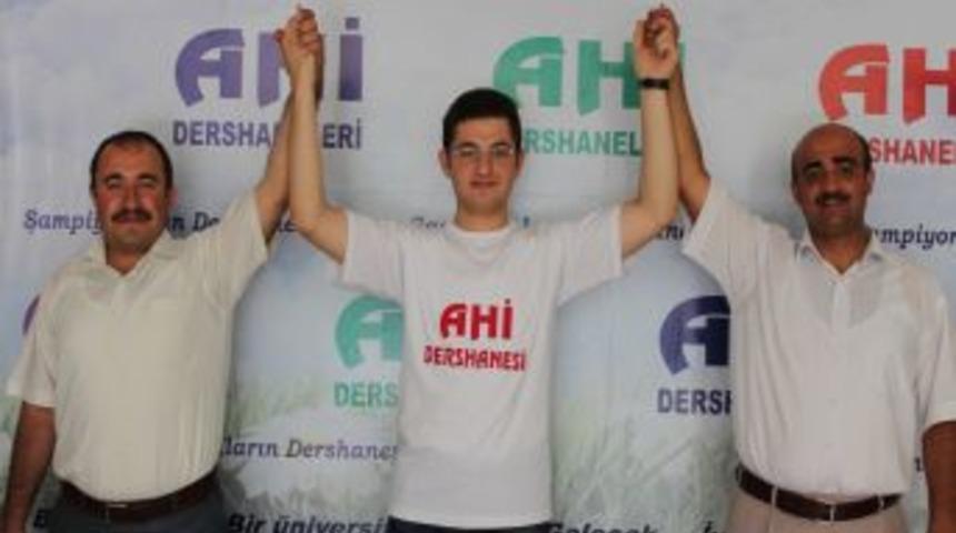Ahi Dershanesi &Ouml;ğrencisi, T&uuml;rkiye Altıncısı Oldu