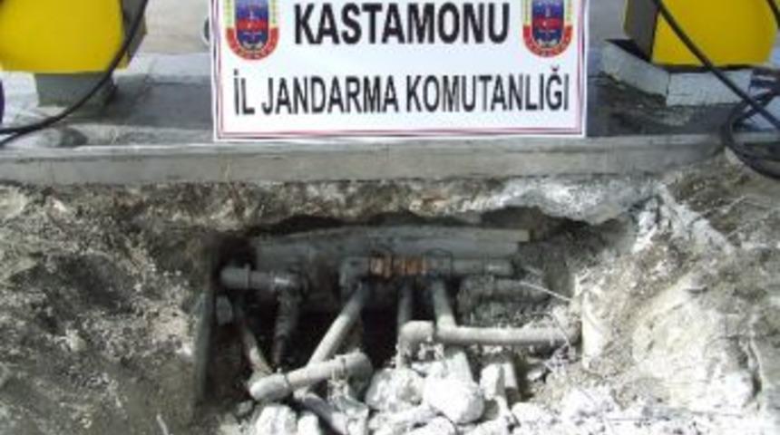 Jandarma&rsquo;dan Ka&ccedil;ak Akaryakıta Su&ccedil;&uuml;st&uuml;