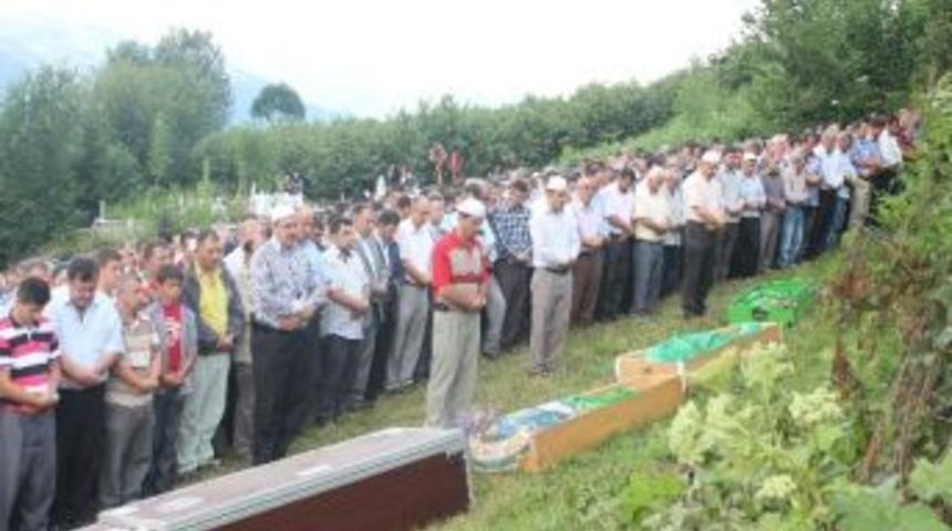 Kaza Kurbanı Aile Toprağa Verildi