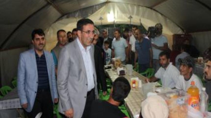 Bakan Yılmaz, &Ccedil;adırında Iftarını A&ccedil;tı