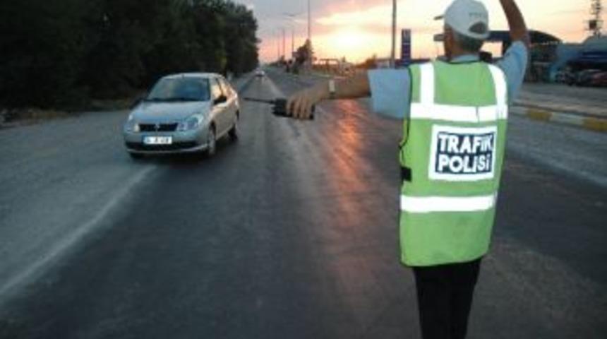 Karaman Polisinden S&uuml;r&uuml;c&uuml;lere İftar