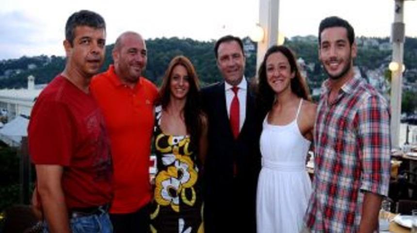 Galatasaray'da &Ouml;zt&uuml;rk'ten Olimpiyat Y&uuml;z&uuml;c&uuml;lerine Yemek