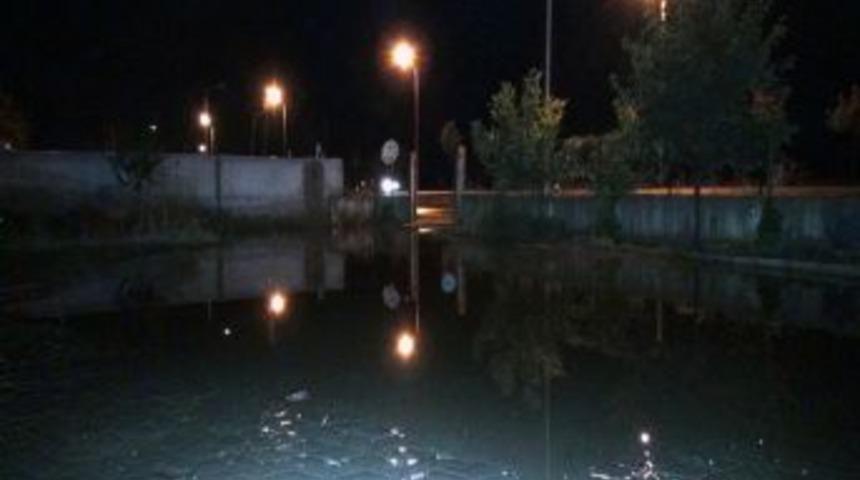 K&uuml;tahya'da Vatandaşların Su Taşkını Tepkisi