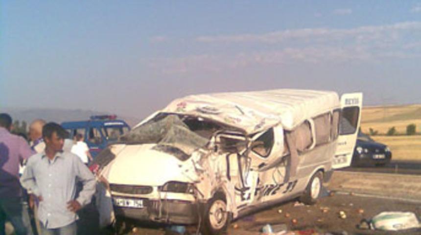 Katliam gibi kaza: 6 &ouml;l&uuml;!