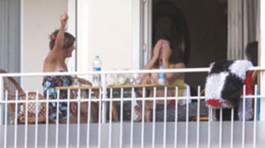 Travestiye, &ouml;ğrenciye 'tabut ev'