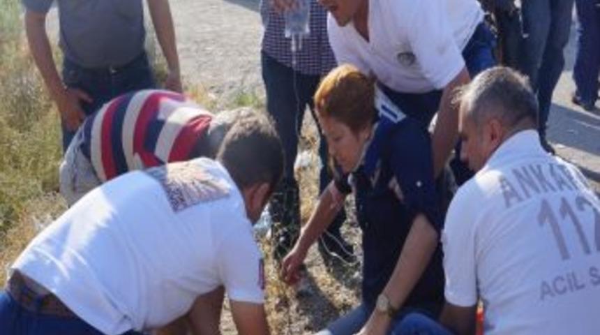 Lastiği Patlayan Otomobilin Çarptığı Otobüs Şarampole Yuvarlandı: 16 Yaralı