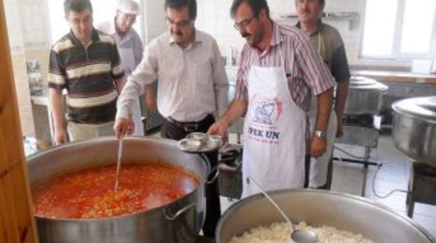 Gerede Belediyesi Aşevi G&uuml;nl&uuml;k 400 Aileye Sıcak Yemek Dağıtıyor