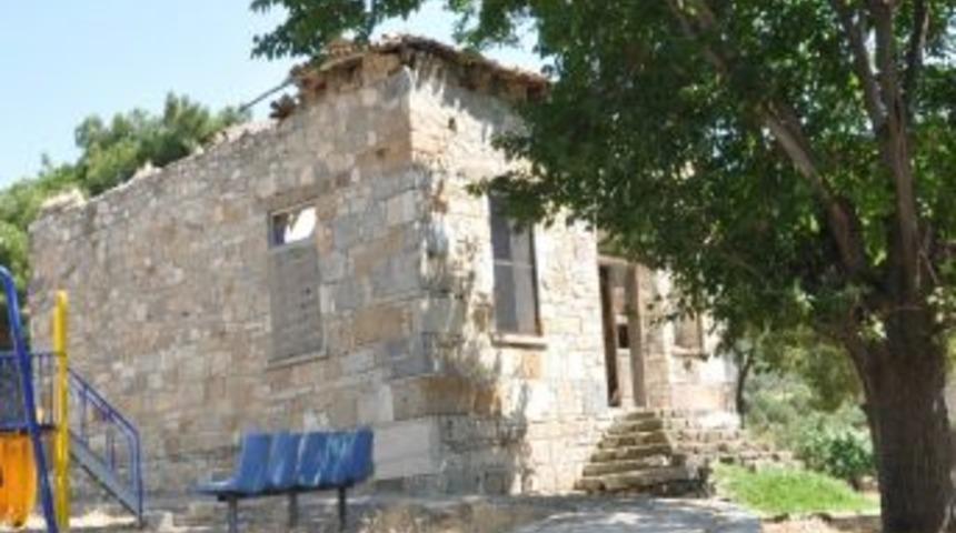 İzmir'de Tarih&icirc; Vali Kazım Paşa İlk Mektebi Restore Ediliyor