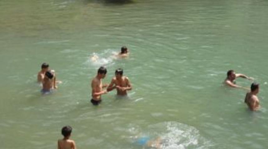 Kato Dağı Eteklerinde Y&uuml;zme Keyfi