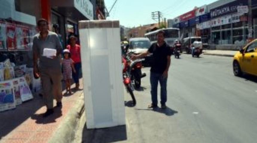 Kaldırım İşgalini S&uuml;rd&uuml;ren Esnaf Tepki &Ccedil;ekiyor