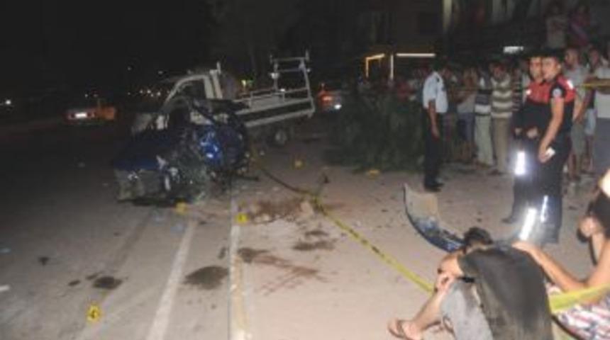 Otomobil Park Halindeki Kamyonete &Ccedil;arptı: 1 &Ouml;l&uuml;, 1 Yaralı