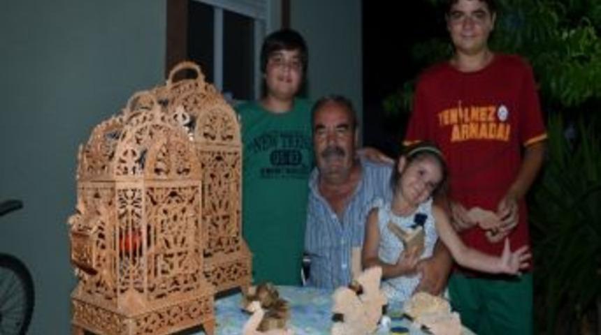 Yaptığı Organik Oyuncakları &Ccedil;ocuklara &Uuml;cretsiz Dağıtıyor