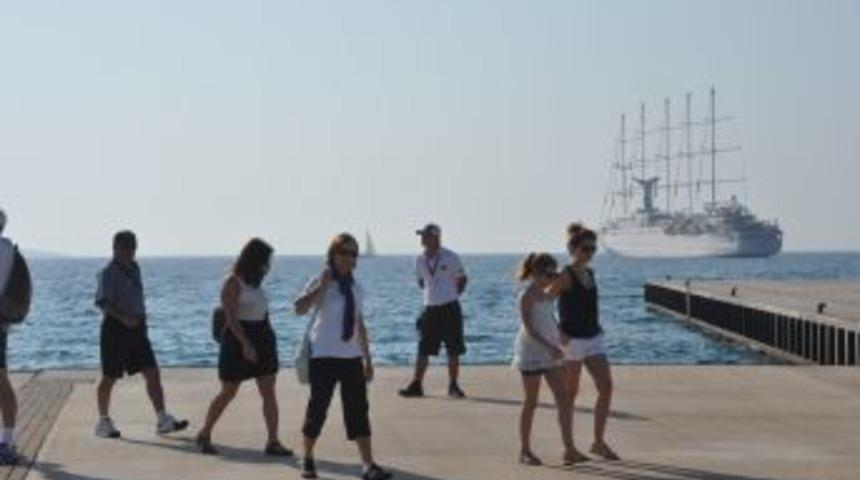 Didim&rsquo;e denizden 523 turist geldi