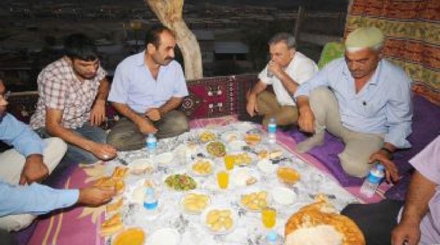 Başkan Kocaoğlu, Ilk Iftarını Iş&ccedil;i Ailesiyle Yaptı