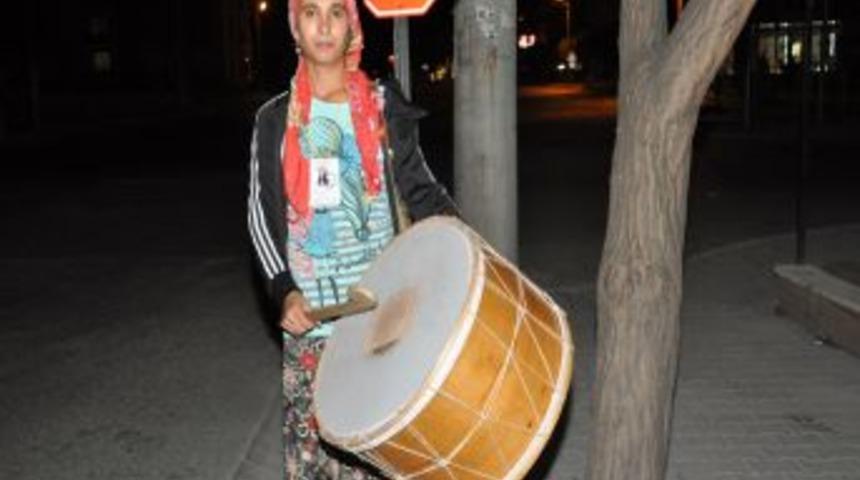 Balıkesirlileri Sahura Kadın Davulcu Kaldırıyor