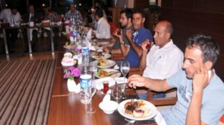 Gazeteciler İlk İftarını Hilton&rsquo;da A&ccedil;tı