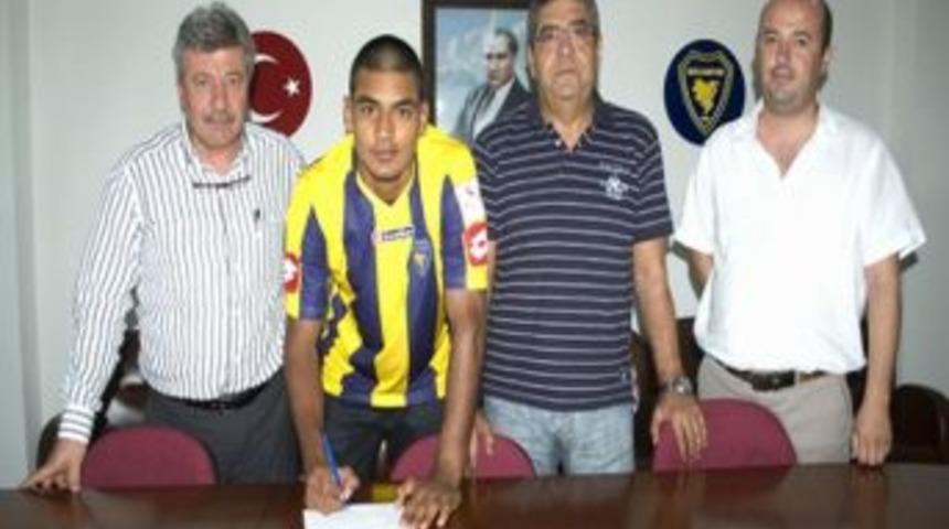 Bucaspor&rsquo;un Gen&ccedil; Kalecisi Mert &Ouml;zğit&rsquo;ten Profesyonel İmza