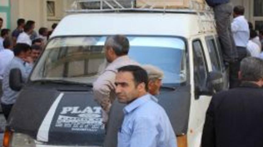 Ağrı'da Katliam Gibi Kaza: 13 &Ouml;l&uuml;, 12 Yaralı