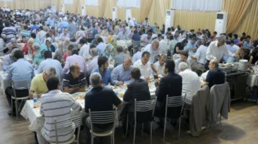 Ramazan &Ccedil;adırındaki Ilk Iftara B&uuml;y&uuml;k Ilgi