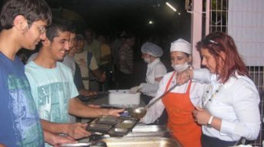 Aydın Belediyesi 4 Ayrı Noktada İftar &Ccedil;adırı Kurdu