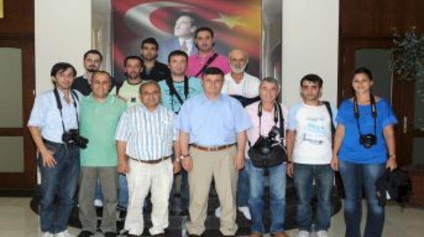 Gazetecilerden Balıkesir Valisi Arslan'a Doğum G&uuml;n&uuml; S&uuml;rprizi