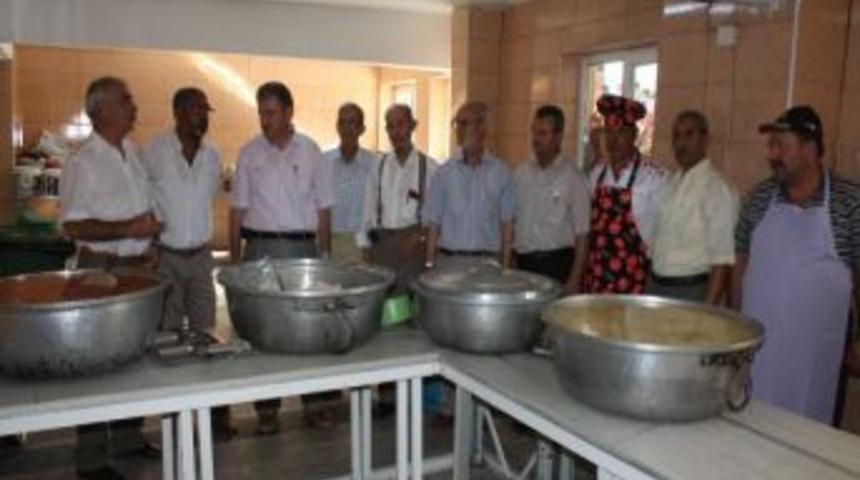 Aşevinde İlk G&uuml;n 3 Bin Kişiye Sıcak Yemek