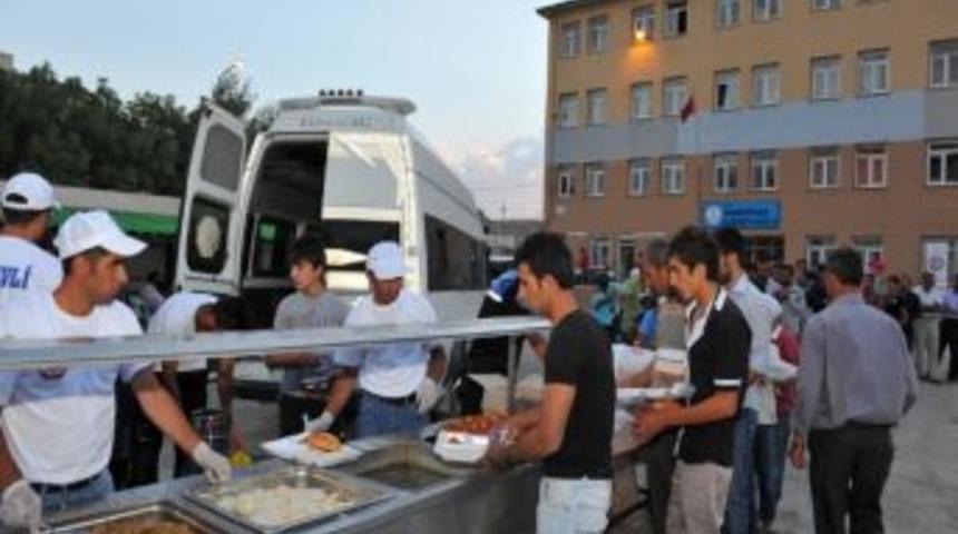 Van Sydv&rsquo;den Her G&uuml;n 20 Bin Kişiye İftar Yemeği
