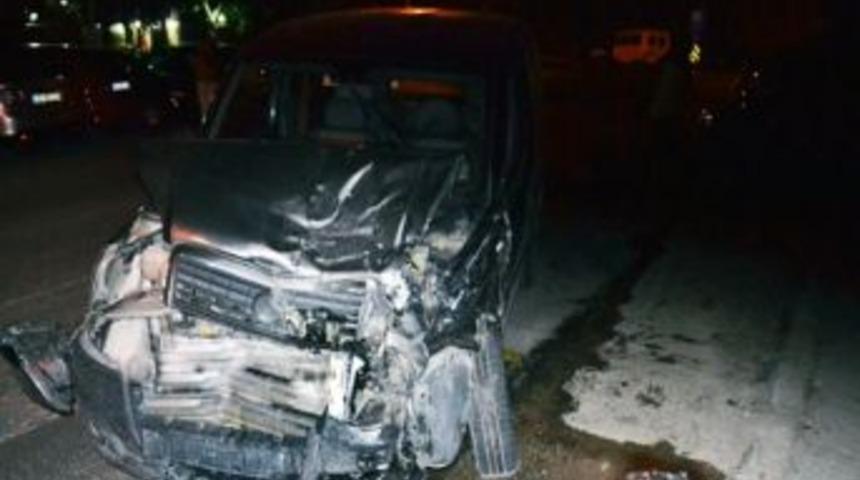 Urla&rsquo;da Hasarlı Trafik Kazası Meydana Geldi