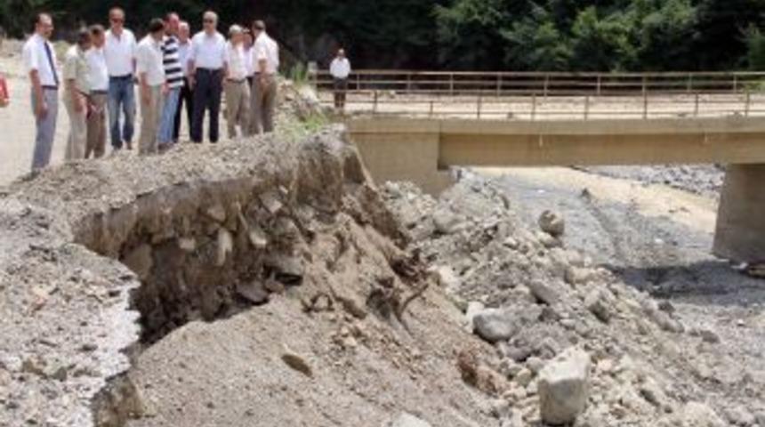 AK Parti MKYK &Uuml;yesi Demir, Selin Vurduğu Yakakent&rsquo;te Inceleme Yaptı