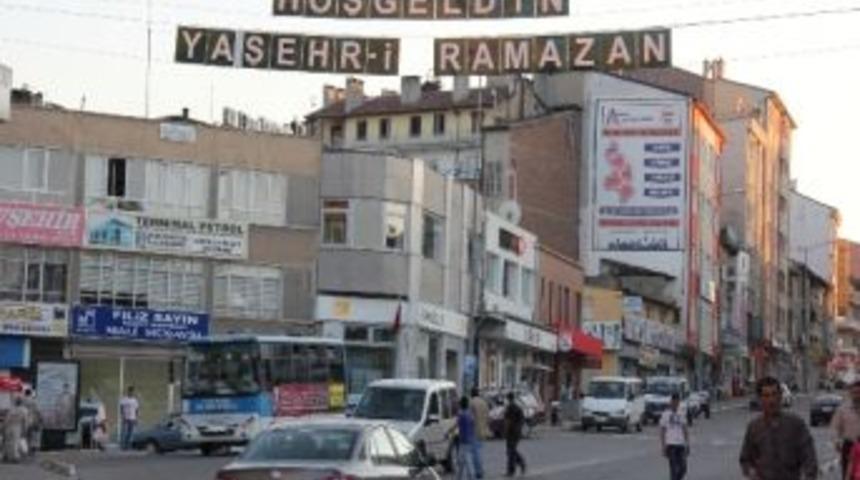 G&uuml;l Bah&ccedil;ede İlk İftar Heyecanı