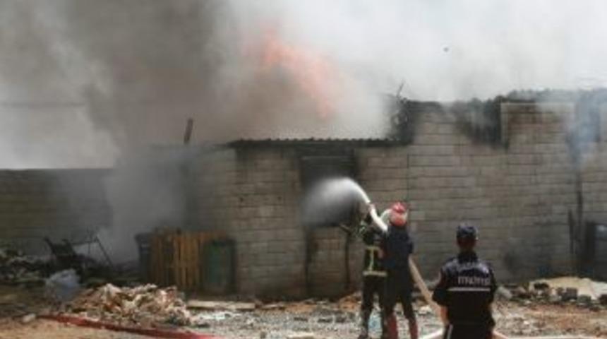 Ahır Alev Alev Yandı