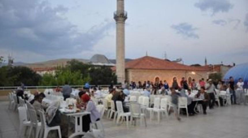 Yalva&ccedil;&rsquo;ta İlk Toplu İftar