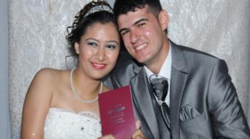 İşitme Engelli &Ccedil;ift, Nikah Merasiminde Terc&uuml;man Yardımıyla 'evet' Dedi