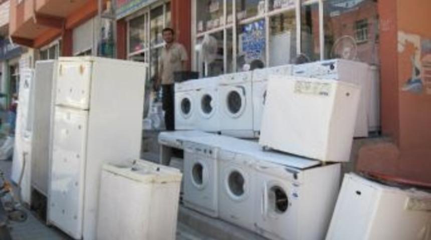 Derik'te Elektrik Kesintileri Vatandaşı &Ccedil;ileden &Ccedil;ıkardı