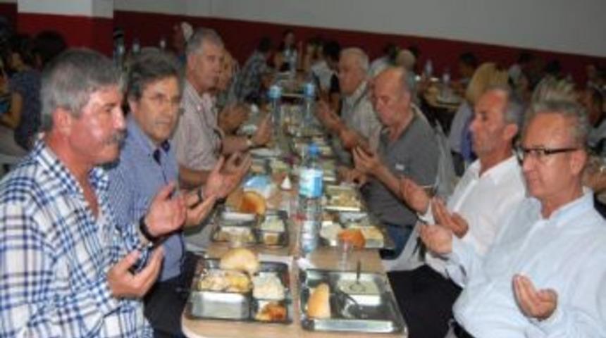 Bandırma Belediyesi'nden Her G&uuml;n Bin Kişiye İftar