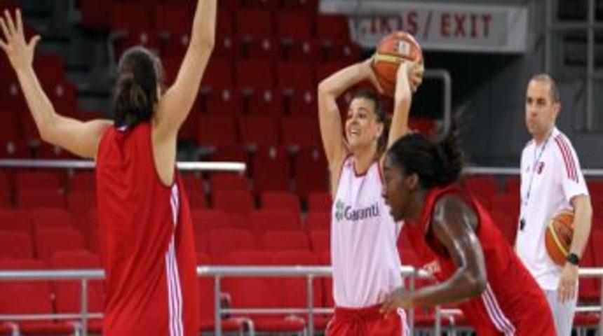 A Milli Kadın Basketbol Takımı G&uuml;n&uuml; Tek Idmanla Tamamladı