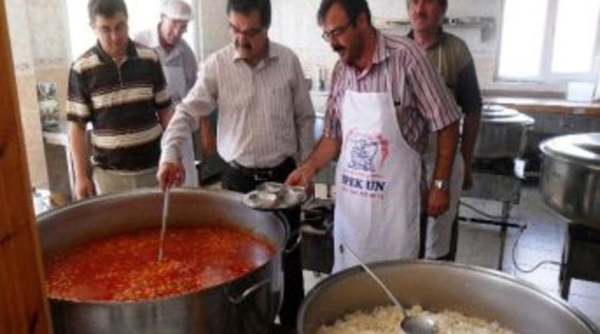 Gerede Belediyesi 400 Aileye Sıcak Yemek Veriyor