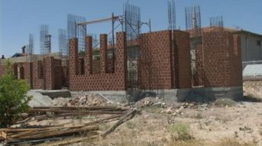 Ermeni Mezarlığındaki İnşaat S&uuml;r&uuml;yor