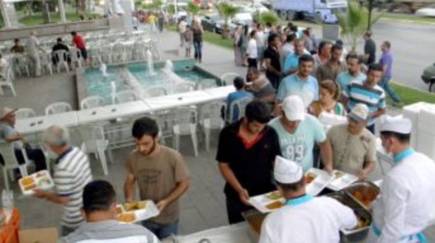 Y&Ouml;RSİAD &Ccedil;allı&rsquo;da 550 Kişilik Iftar &Ccedil;adırı Kurdu