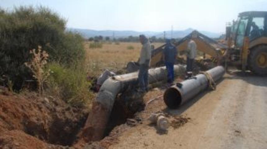 Hafriyat Kamyonu Su Borusuna &Ccedil;arptı, Aliağalılar Susuz Kaldı