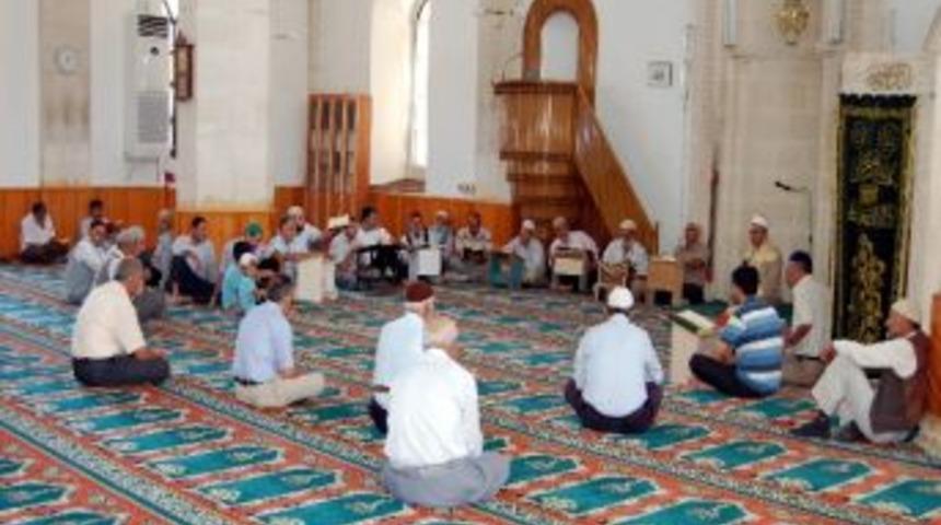 Camilerde Mukabele Başladı