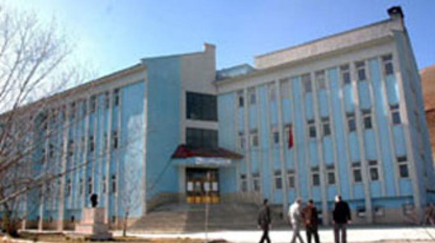 Y&uuml;ksekokula K&uuml;rt&ccedil;e isim