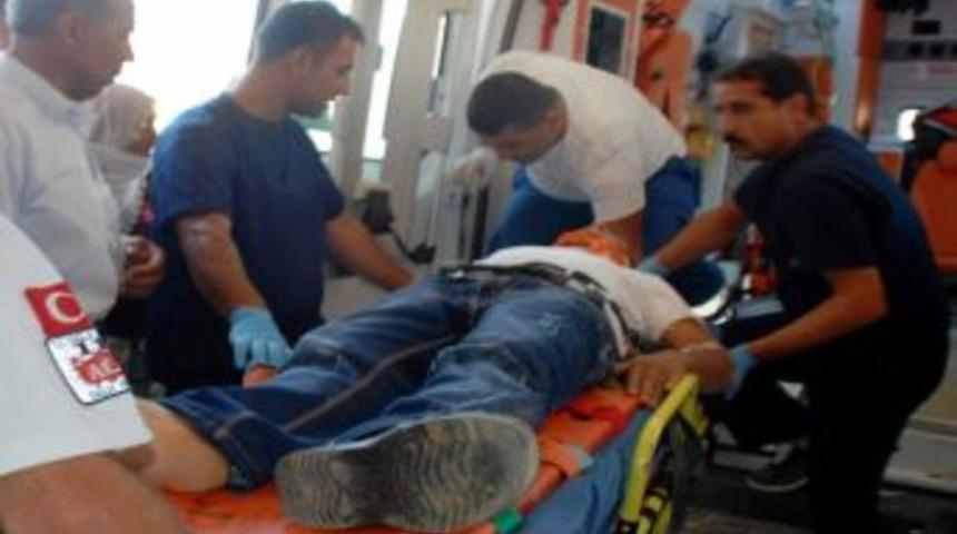 Sincik'te Otomobil Duvara &Ccedil;arptı: 2 Yaralı