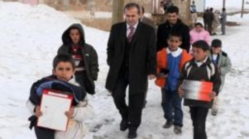 Y&uuml;ksekova'ya 20 Yılını Verdi