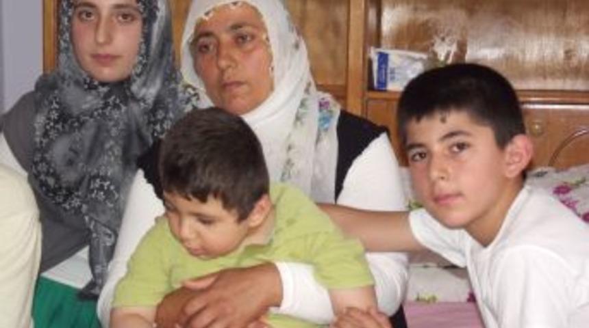 '&Ccedil;ocuğumun &Ccedil;aresizliğine &Ccedil;are Olacak Bir Hekim, Bir Uzman Yok Mu?'